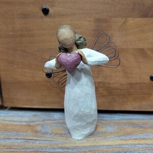 With Love sculpted angel by Susan Lordi | Willow Tree
